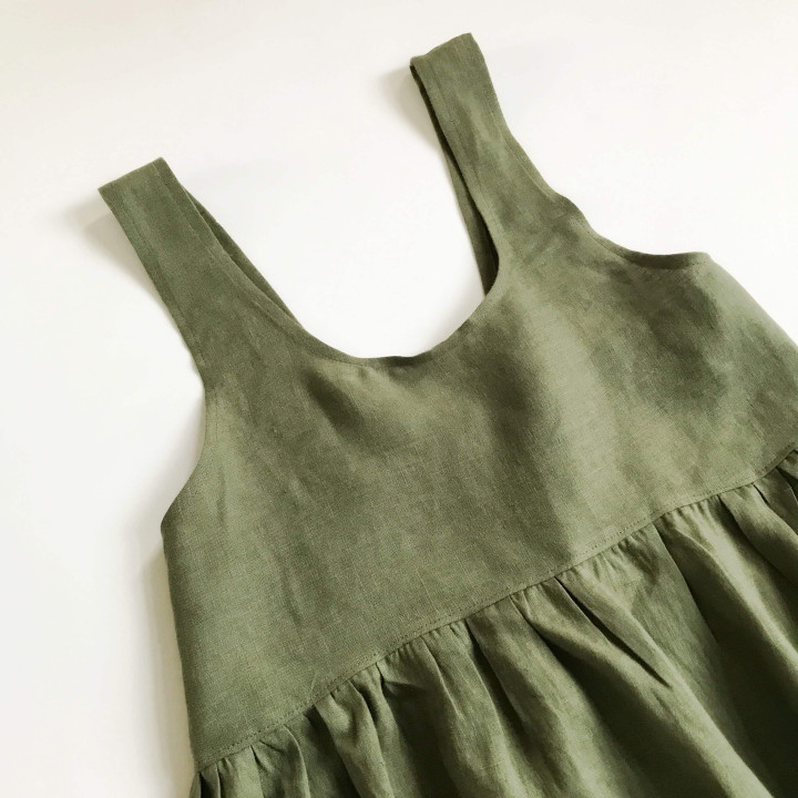 Grembiule da cerimonia Mia (verde oliva) - 100% lino