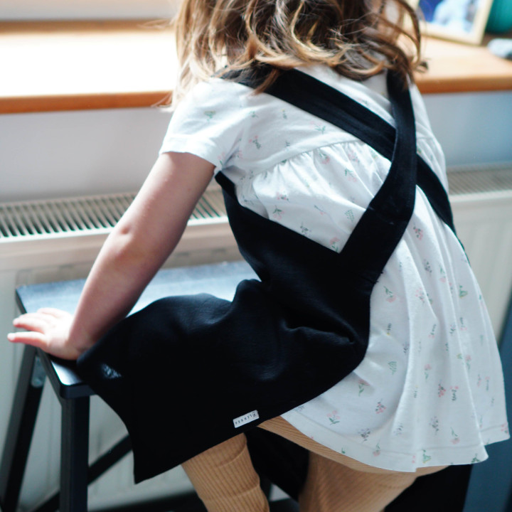 Grembiule per bambini Lotta (nero) - con bretelle